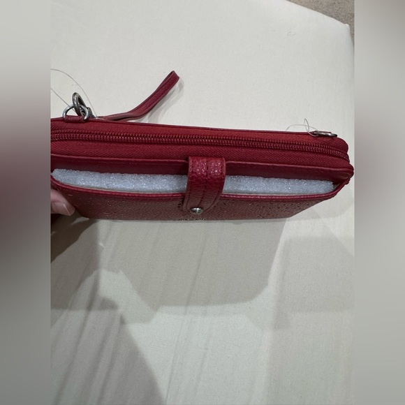 The Sak Iris Smartphone Wrislet/Crossbody in Deep Red New - Picture 2 of 4